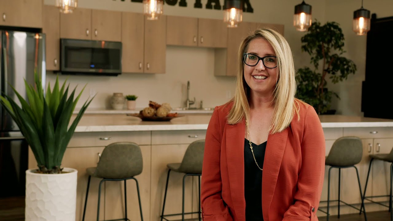 Broker Associate - Elizabeth Nelson