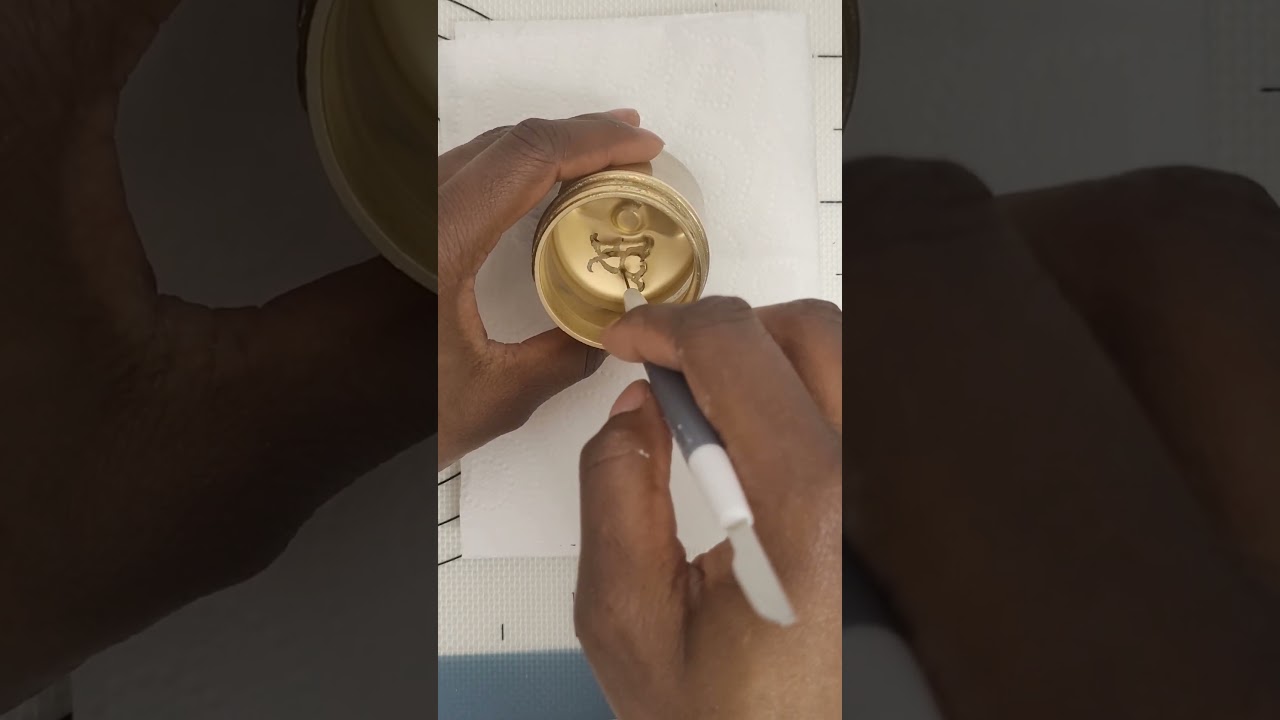 Peinture dor&eacute;e #cakedecorating #cakedesign #caketutorial #osugarart #g&acirc;teau #caketips #cakehack