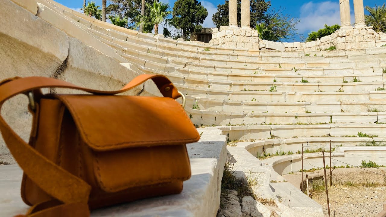 كيفية عمل شنطة كروس صغيرة والباترون .
How to make  a cross bag