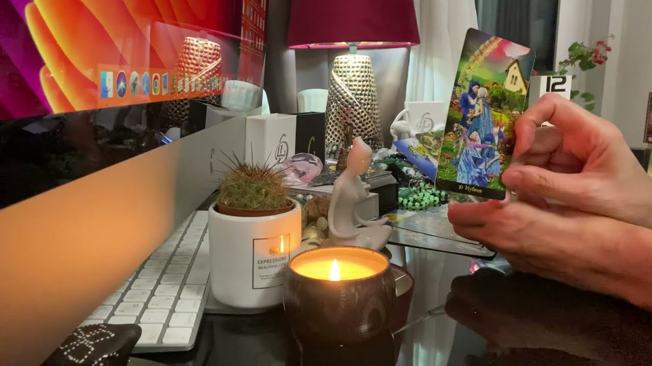 КАК ОН ВИДИТ ВАС? Перспективы и совет! В конце сюрприз!) Таро расклад
