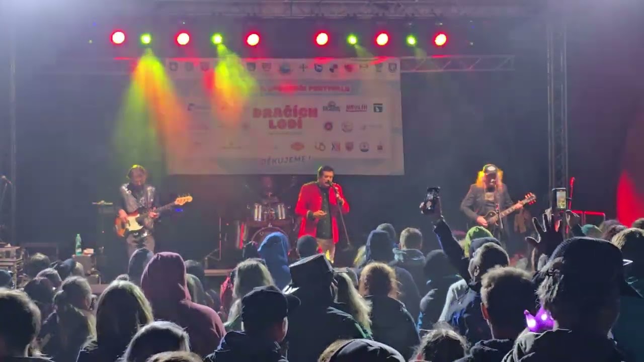 QUEENMANIA - Don&acute;t Stop Me Now