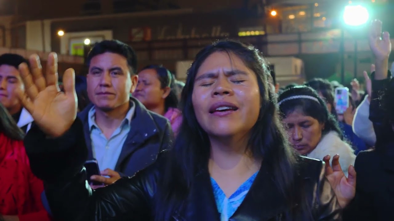 SI TE ENCUENTRAS SOLO EN DIFICULTADES ESCUCHA ESTA ALABANZA // DIGNA MEZA EN COCIERTO