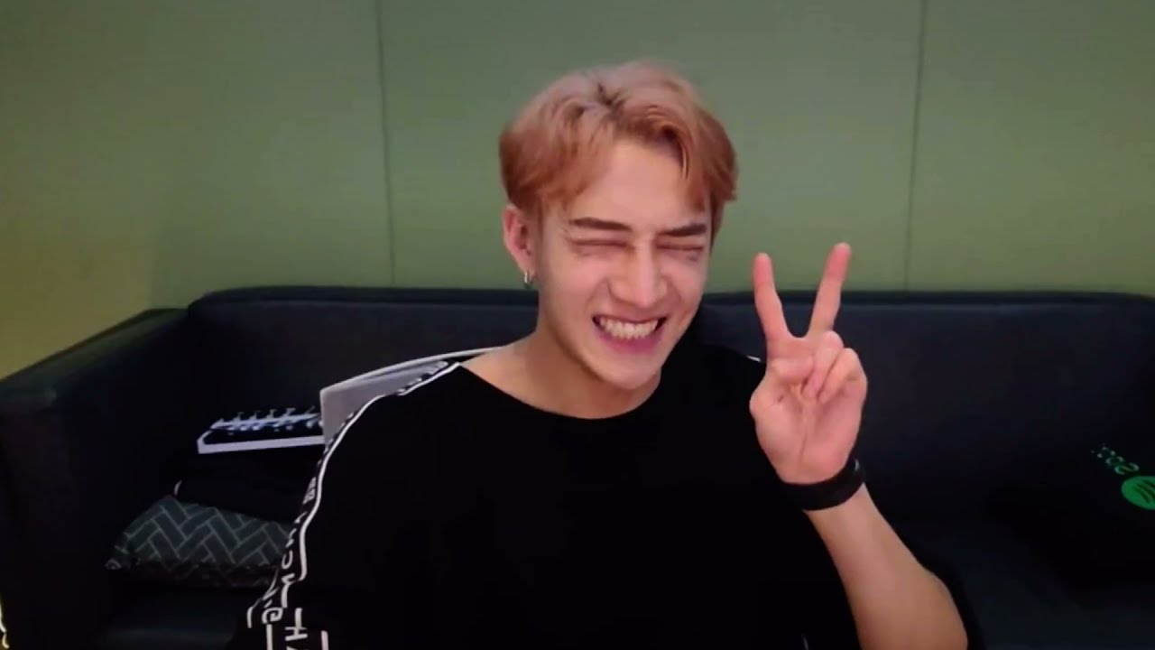 《Chan&rsquo;s room reaction》 Bang Chan reacts to Stray Kids - CHEESE｜210912 ep.123