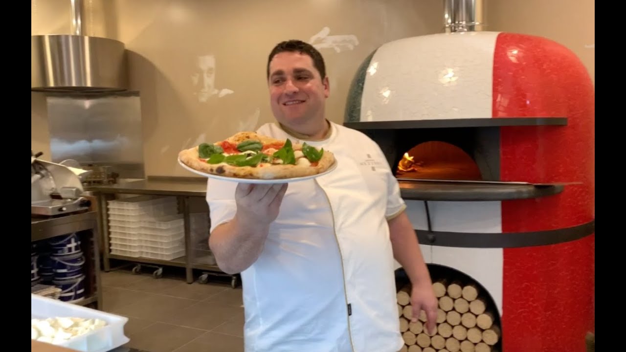 A verdadeira pizza napolitana... por António Mezzero
