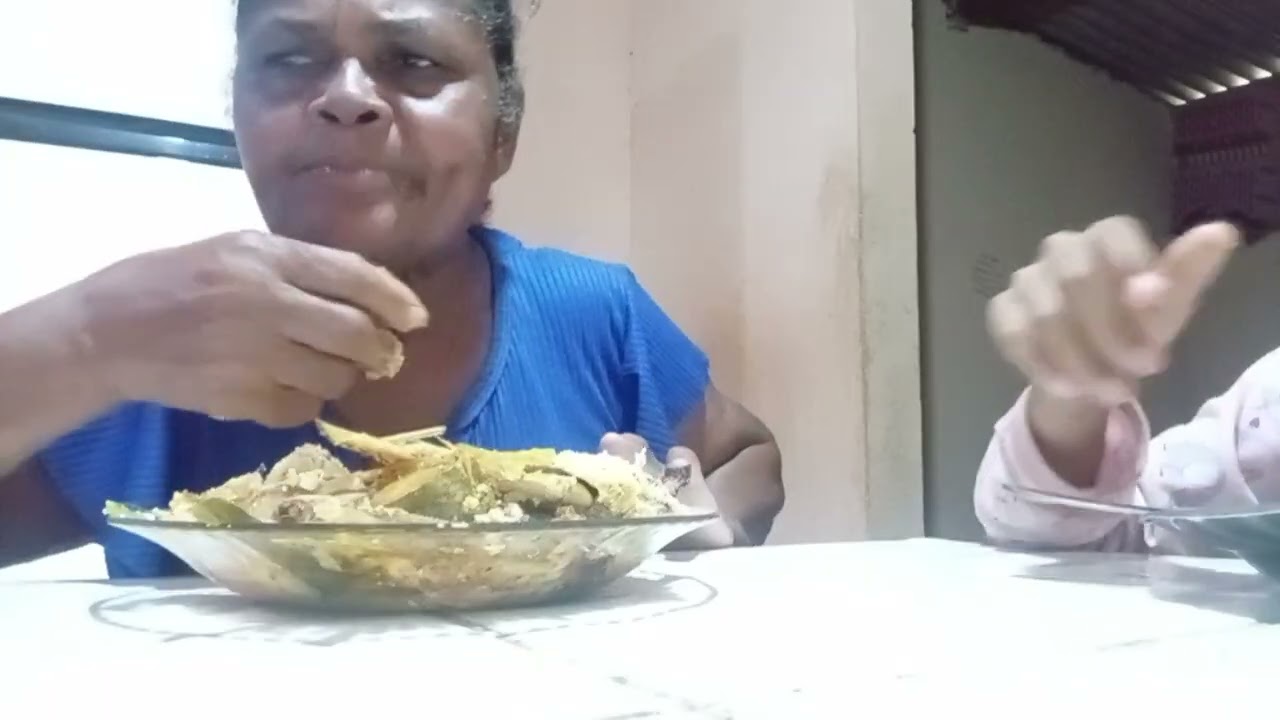 MOQUECA DE PEIXE EM POSTA COZIDA COM TEMPEROS DO MEU QUINTAL