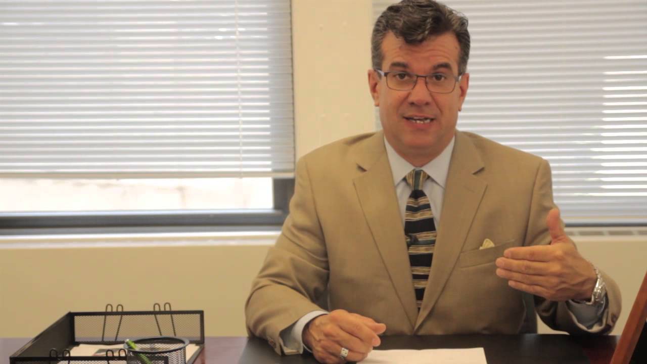 How the Clothing Wholesale & Retail Markets Work : Running a Business
