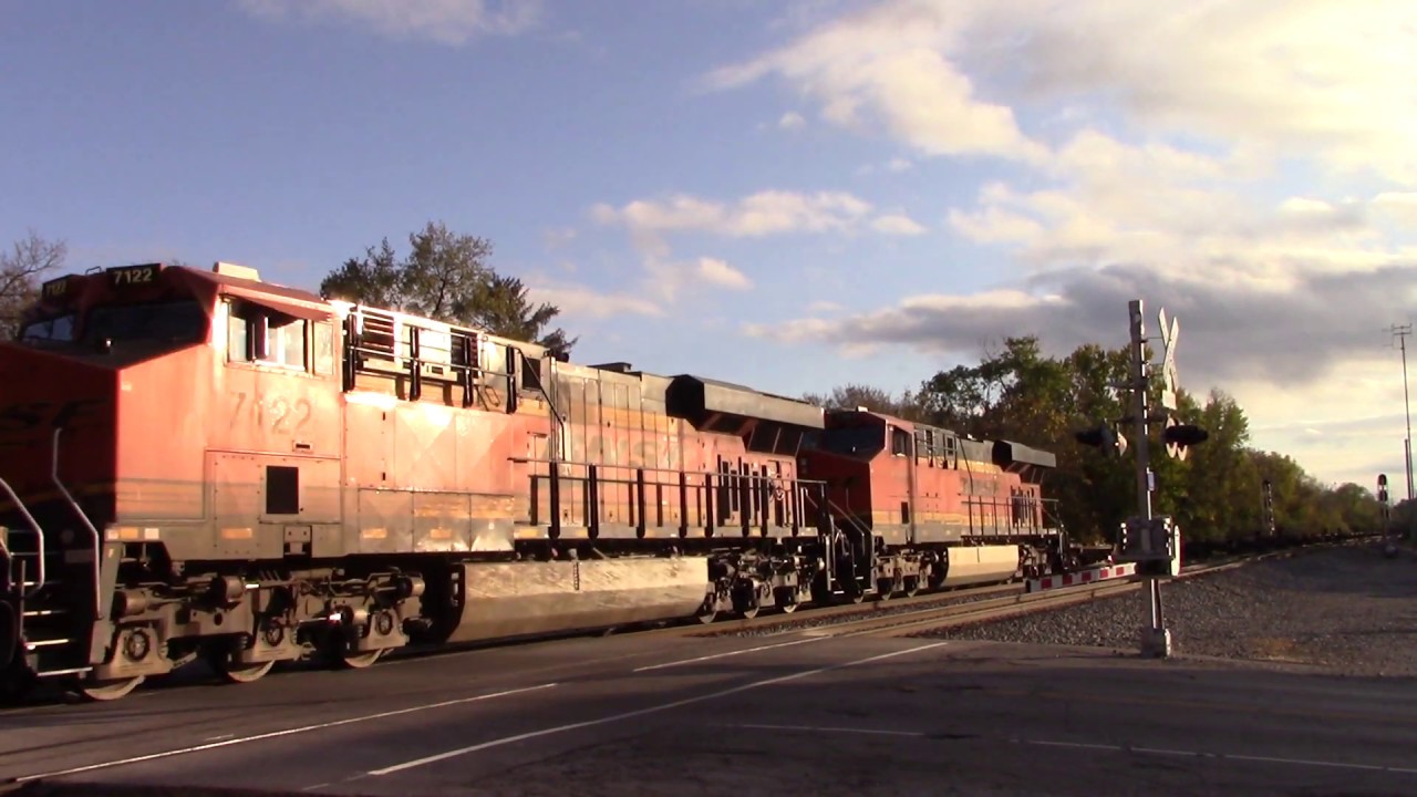 BNSF GE ES44C4 Northbound Empty Trailer Train on the Norfolk Southern Line