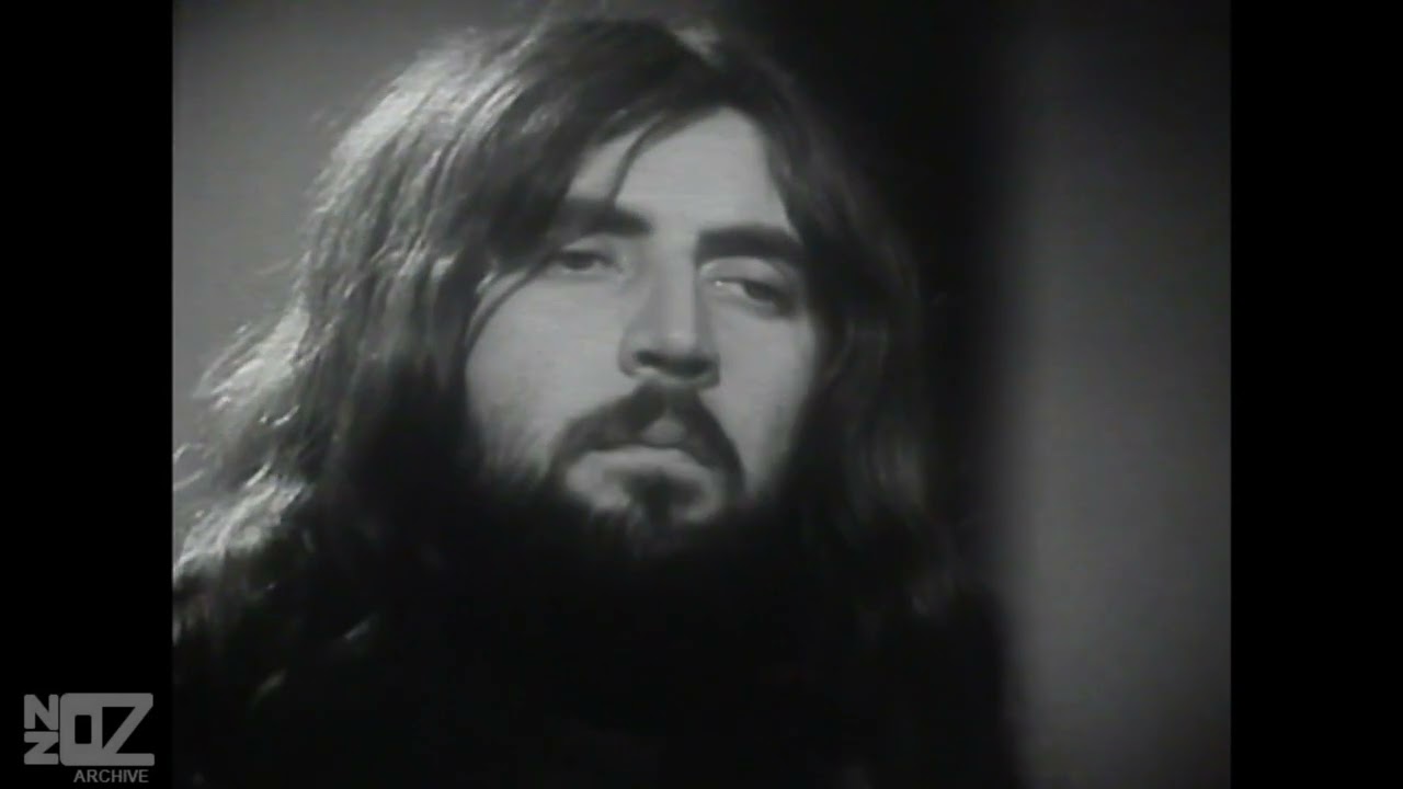 Country Radio - Gypsy Queen (1972)