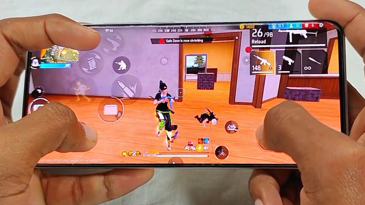 Solo Vs Squad Handcam ⚡ Poco X7 Pro 📲 Free Fire Gameplay 🎯