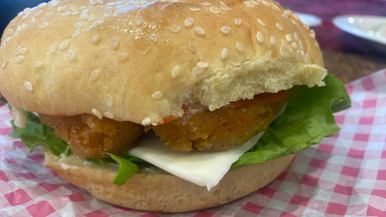 McDonald&rsquo;s Style Chicken Burger | Crispy Chicken Burger Recipe | Saima&rsquo;s Kitchen