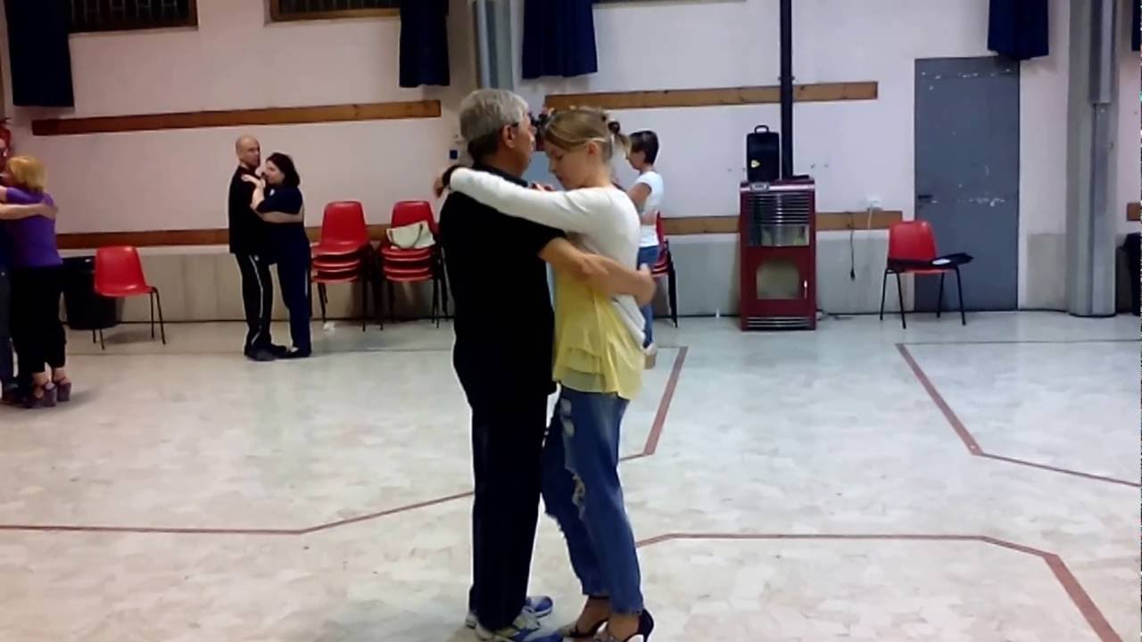 Kizomba - principianti - variante salida del hombre - esecuzione con musica