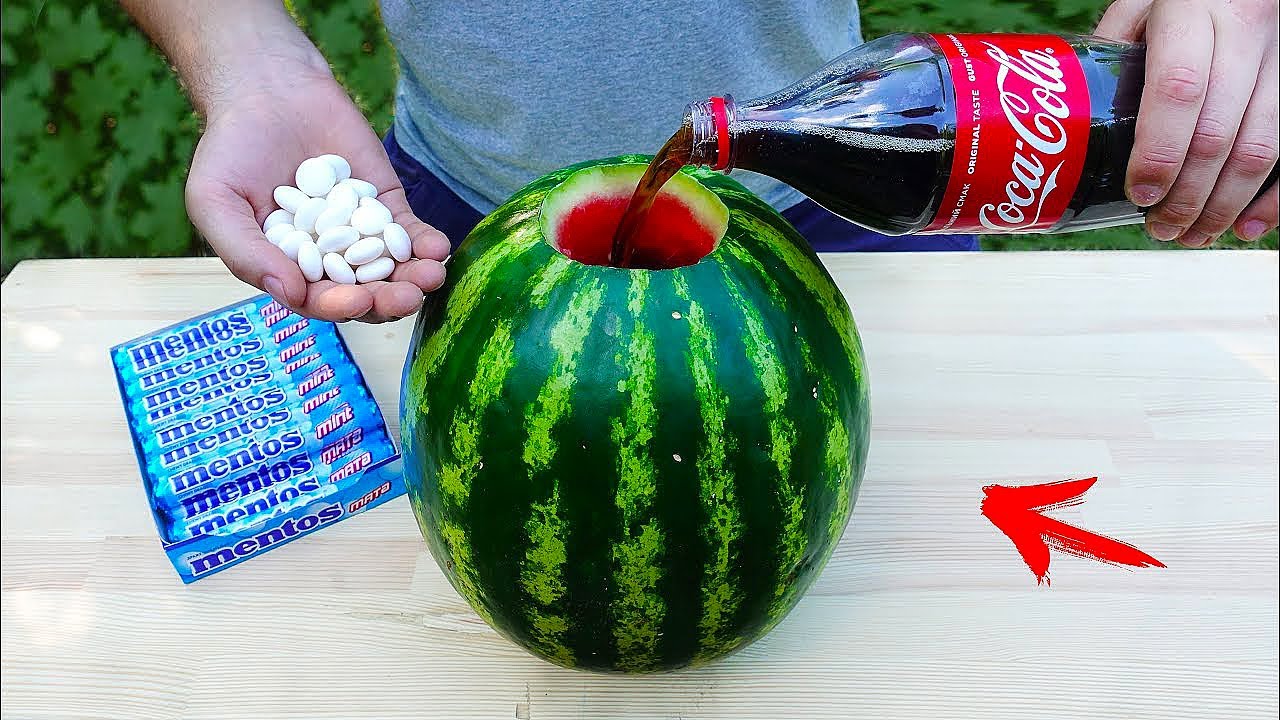 Experiment: Balloons of big Coca-Cola