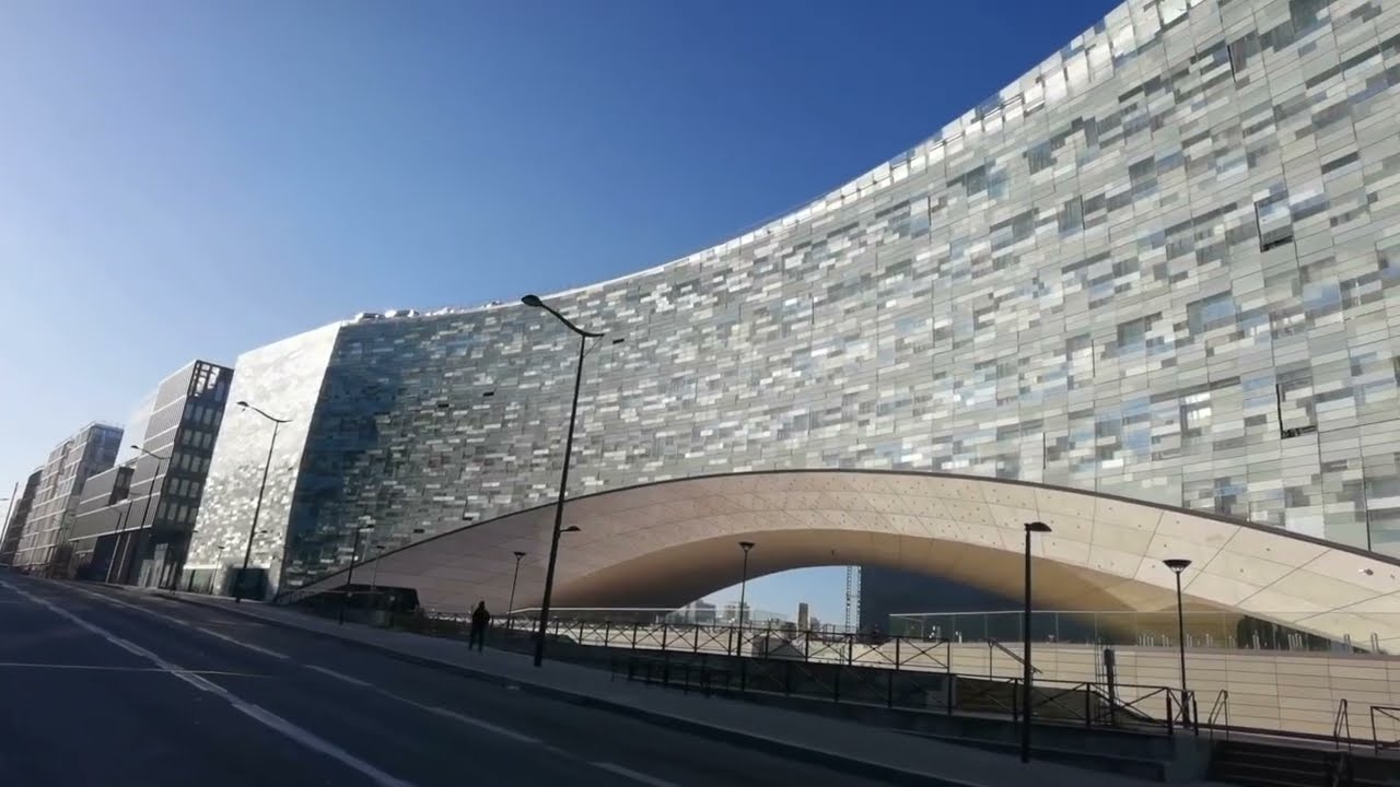 L'immeuble du groupe de presse Le Monde à Paris