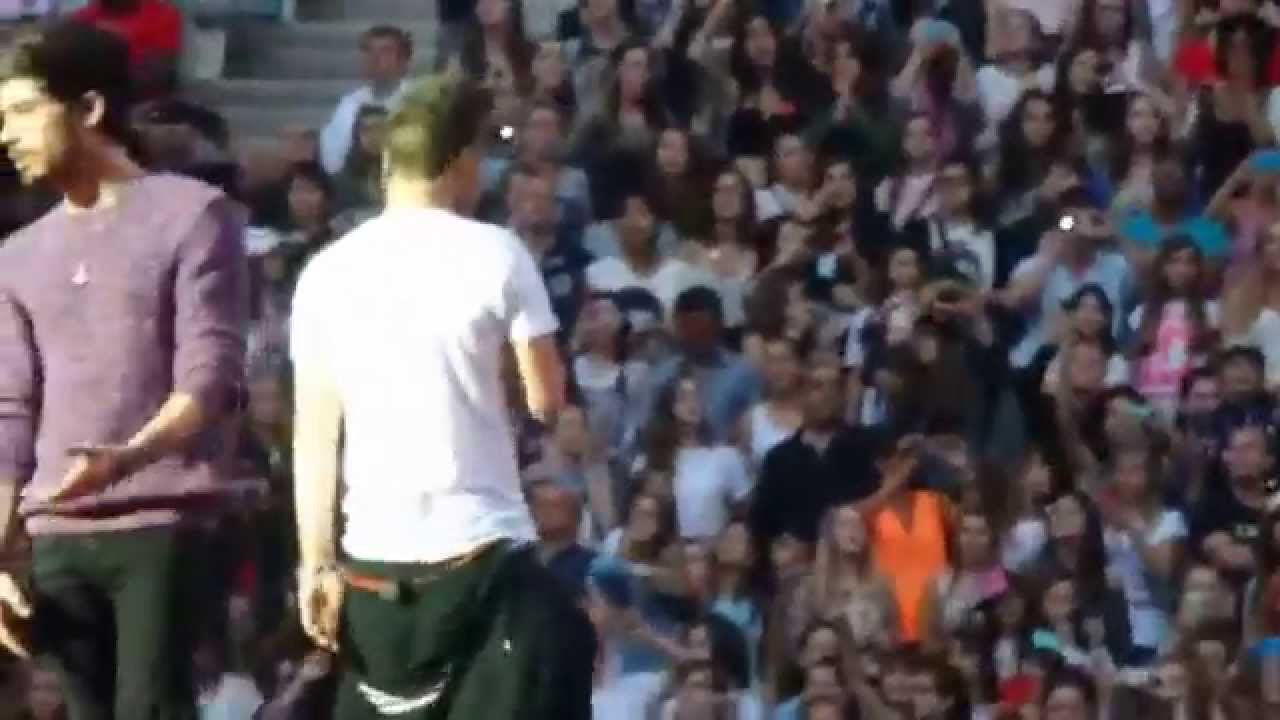 One Direction - Happily @ Stade de France, Paris 21/06 HQ