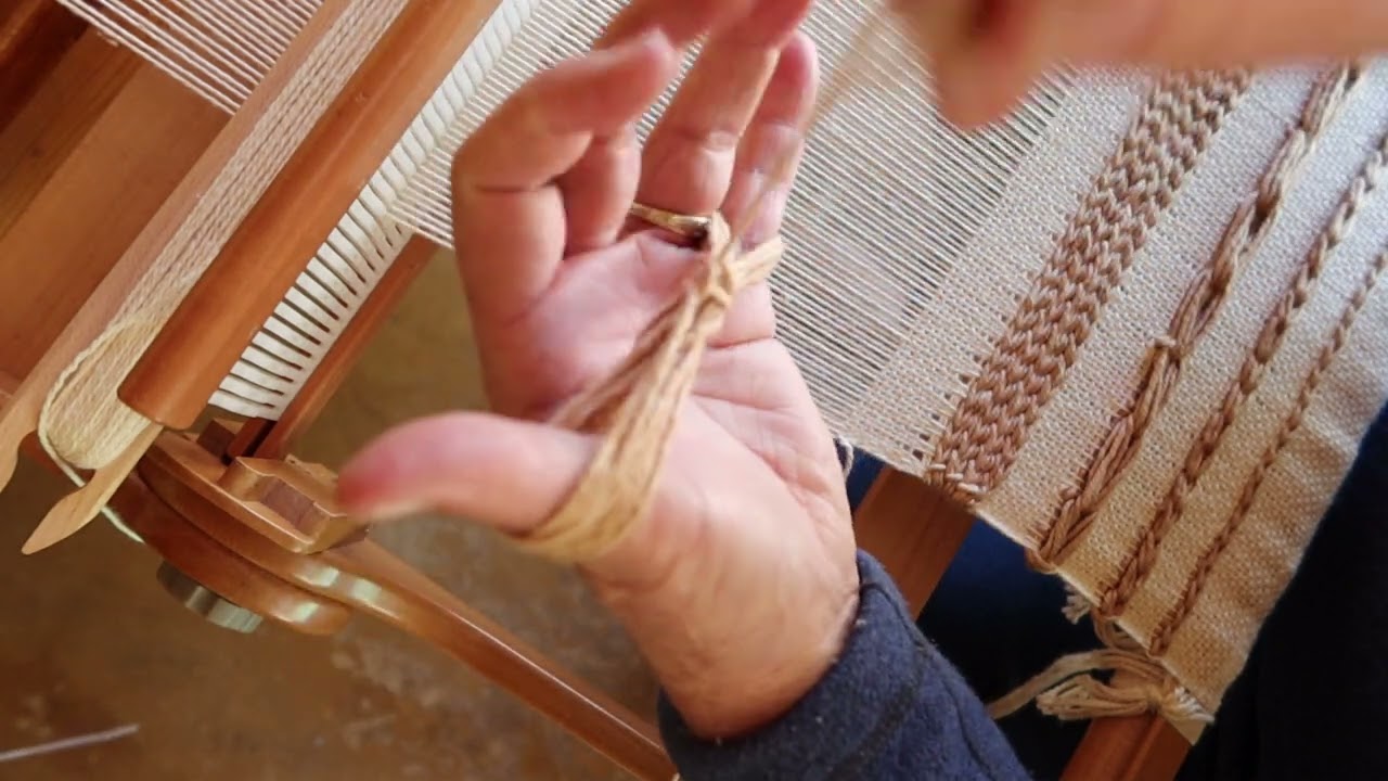 How to make an Applied plait - also called an applied chain.