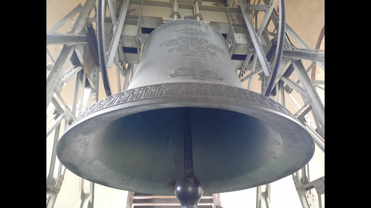 Läuten der Pummerin im Wiener Stephansdom zu Pfingsten - (A-1010 Wien) - Größte Glocke Österreichs
