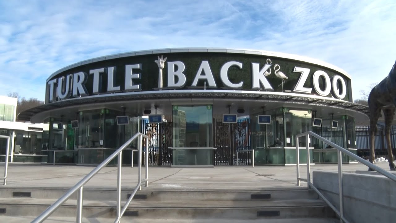 Why are neighbors trying to halt Turtle Back Zoo expansion?