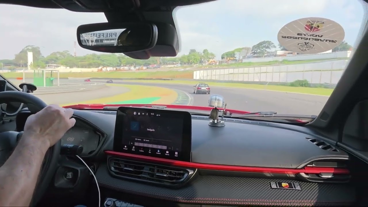 Interlagos Trackday Fastback Abarth e a turma especial Abarth Brasil.