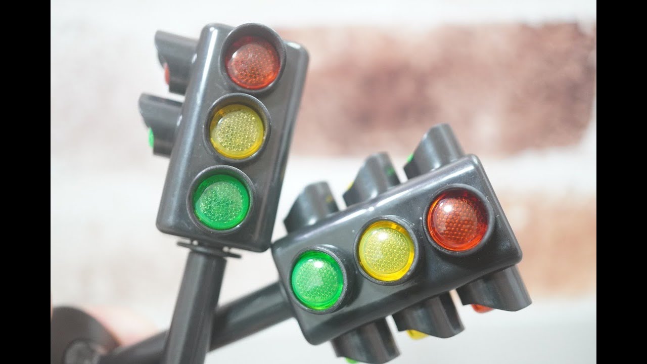 光る信号機　Glowing traffic light