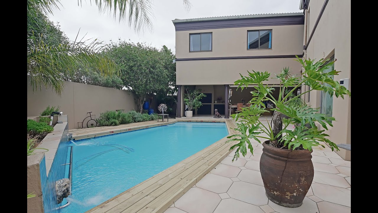 The Ultimate 6-Bedroom Family Entertainer