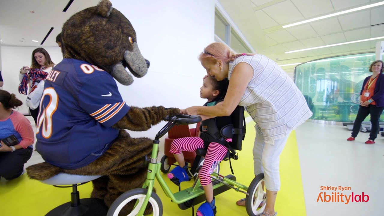 Staley Da Bear Visits the Shirley Ryan AbilityLab