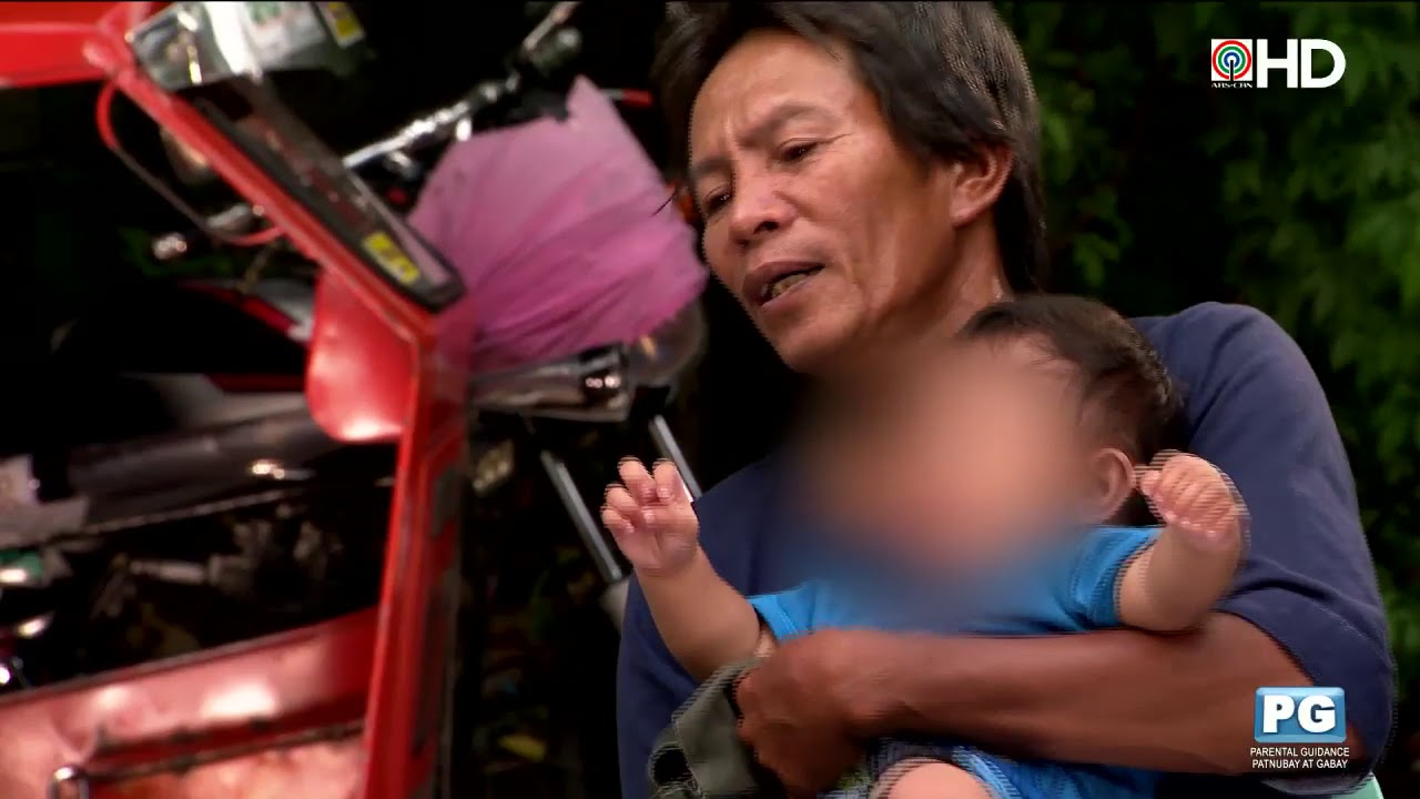 Tricycle driver sa Capiz, dala ang anak habang namamasada