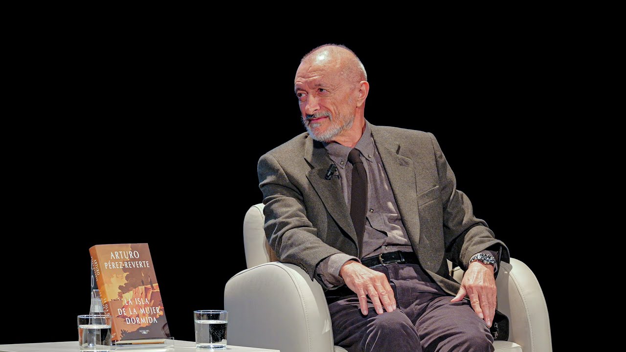 Arturo Pérez-Reverte presenta LA ISLA DE LA MUJER DORMIDA