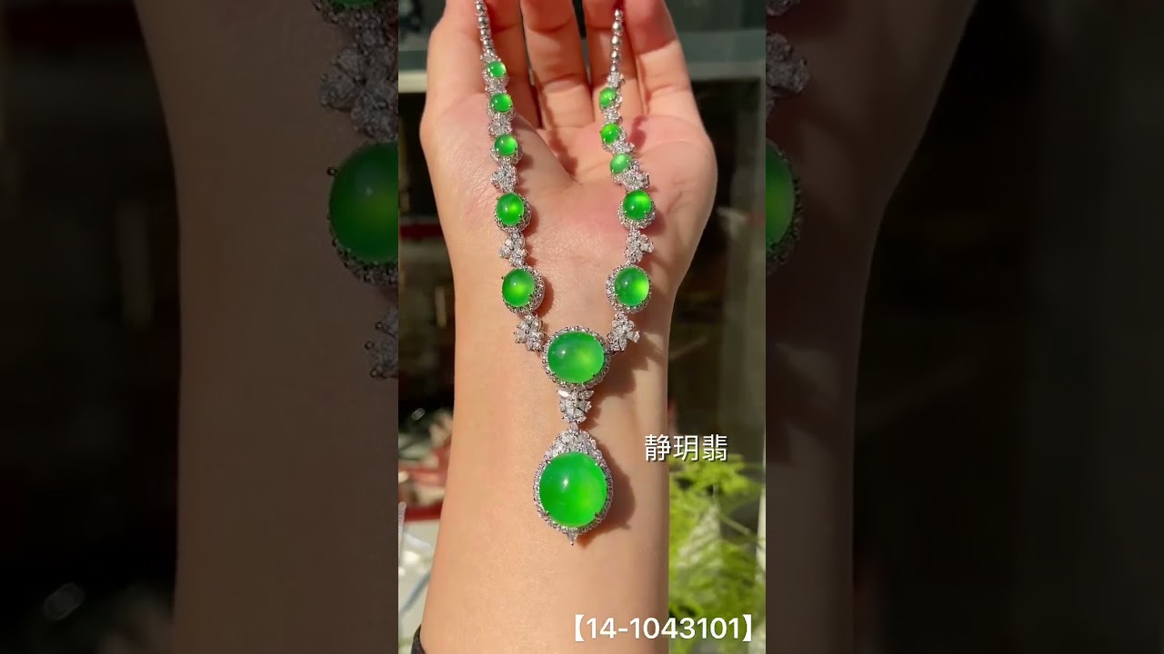 Muna brilliant green jade egg noodle set木納艷綠翡翠蛋麵套，種好起光，上身高貴戴上她，你就是宴會上人氣最TOP的女神