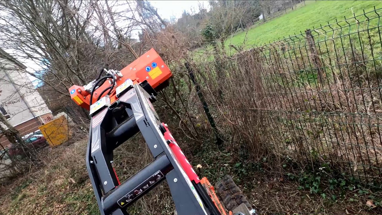 broyage de ronce avec cormidi cmf 1300 et agrimaster xb110