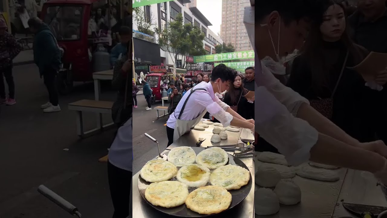 5块一个！热乎的葱油饼出锅啦，铲子一翻，队伍瞬间变长龙！#路边摊美味