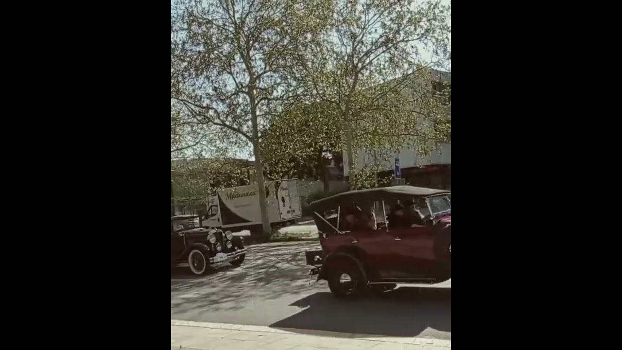 El 67&ordm; Rally Internacional de coches de &eacute;poca entre Barcelona y Sitges a su paso por Sant Boi