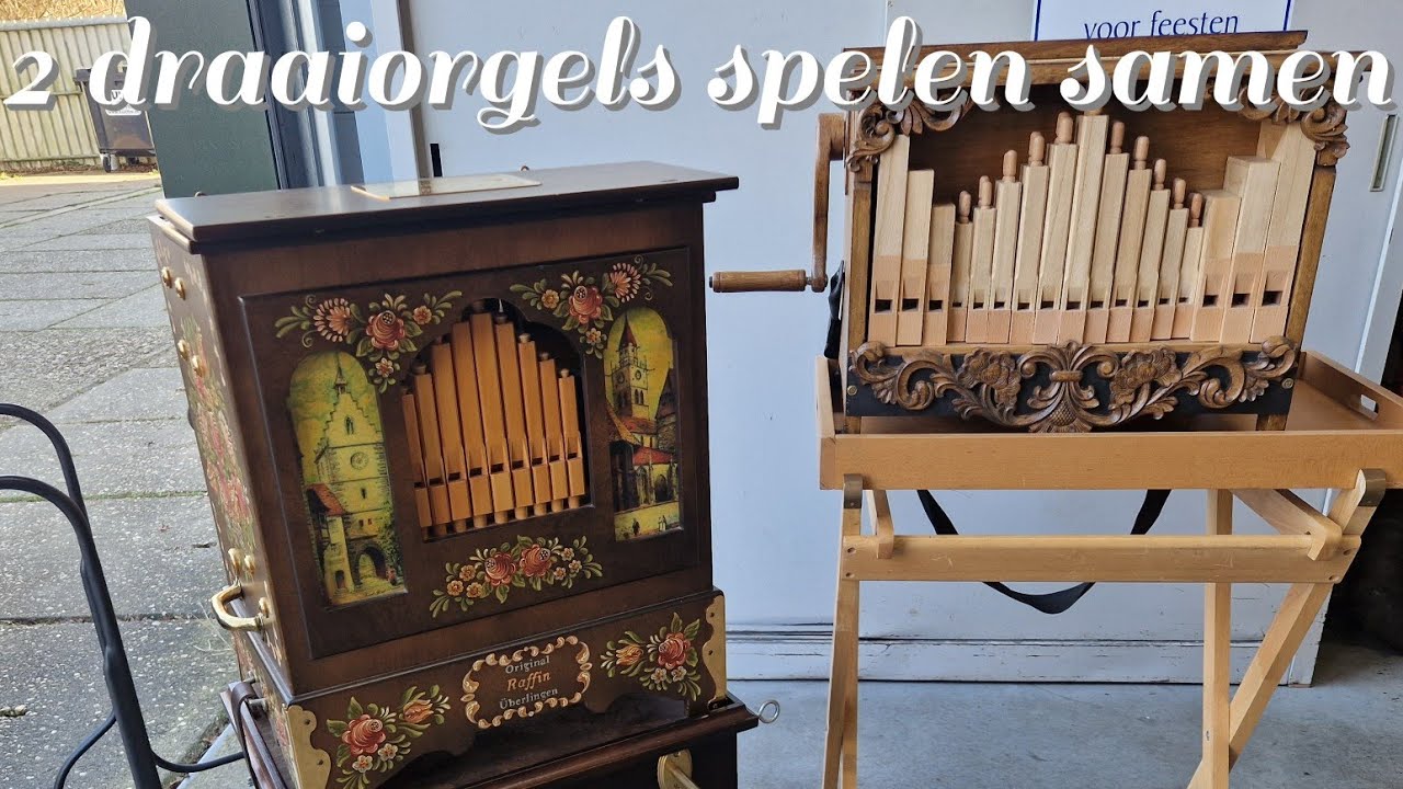 2 draaiorgels spelen samen diverse bekende liedjes
