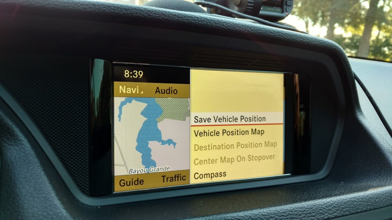 How to save the vehicles position using the Mercedes COMAND navigation system