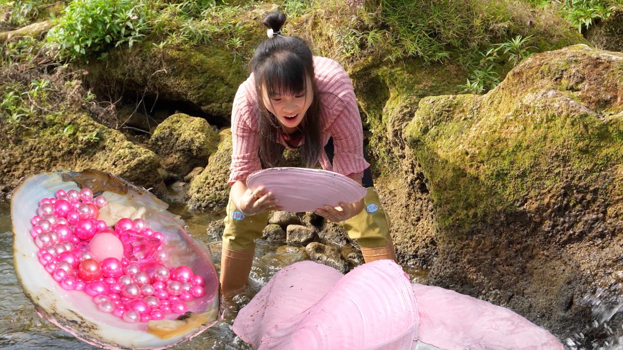🎀 💯 Rural Girl's Discovery: Glowing Pearl in Mysterious Clam During a Tranquil Nature Walk