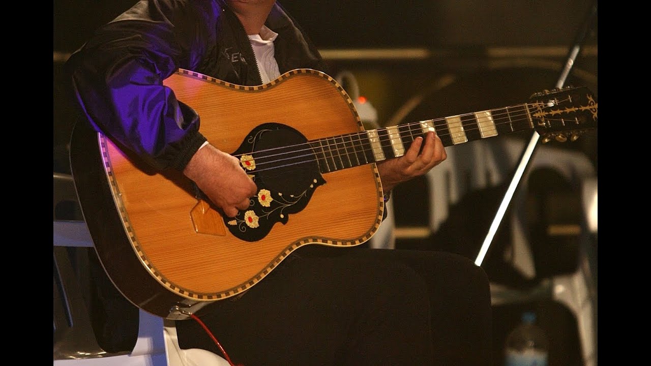 CANTO IN RE -  CANTANO:  DEMURO,  SALIS,  E. BAZZONI  - CHITARRA: ROBERTO CADONI.