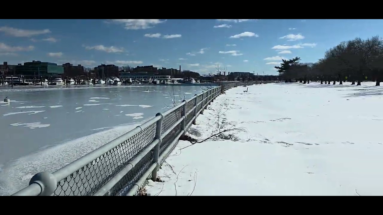 The Wharf and East Potomac Park, completely frozen(ది వార్ఫ్ మరియు ఈస్ట్ పొటోమాక్ పార్క్) E00