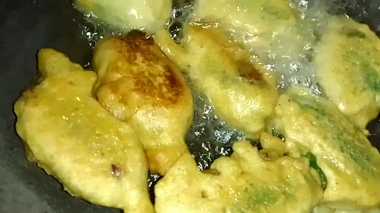 Aalu stuffed mirchi 😋pakoda recipe 