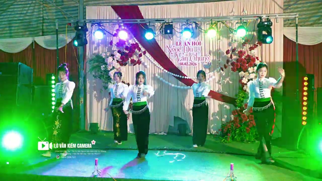 ĐIỆU MÚA HƯƠNG RỪNG TÂY BẮC QUÁ LÀ ĐÃ CON MẮT CỦA CÁC EM GÁI HUA NÀ 