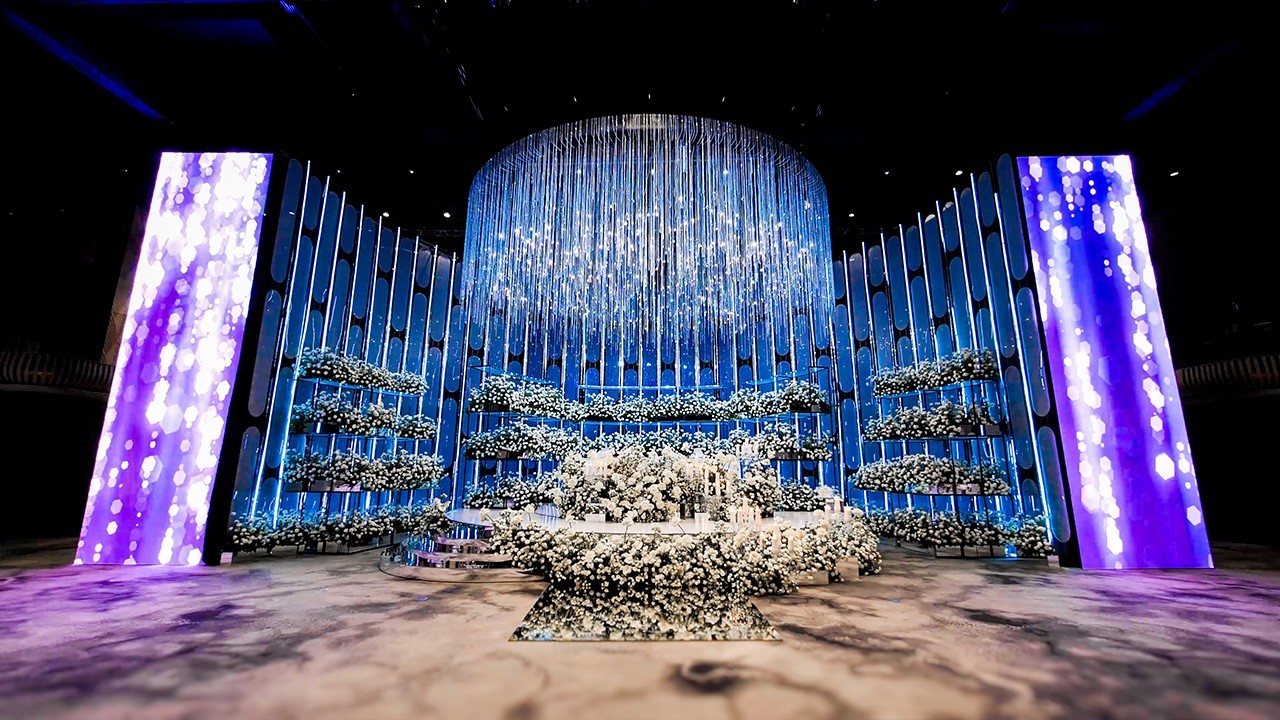 You’ve Never Seen a Wedding Transformation Like This… A Million Roses in One Day? Only Mon Amie #diy