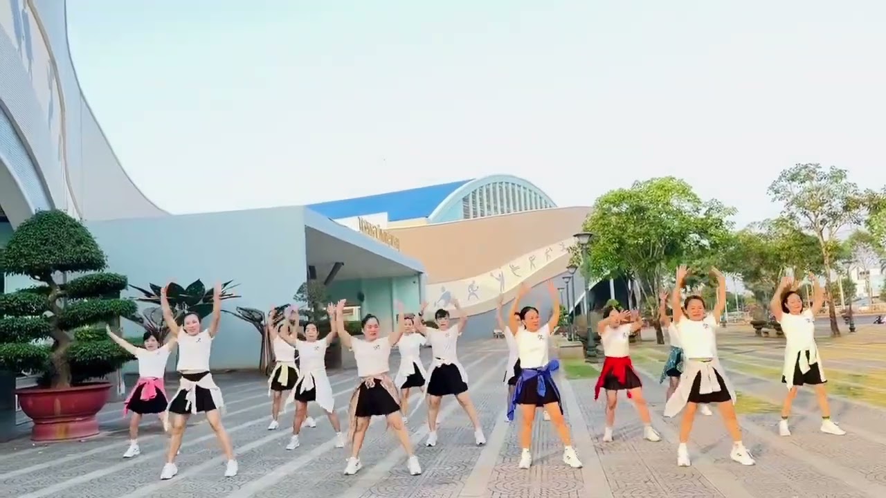 💃100 NĂM CUỘC ĐỜI#Bài nhảy dv đẹp nhất : Nhóm HOA MẶT TRỜI- xã Ngãi Giao.TpHCM🥰🥰