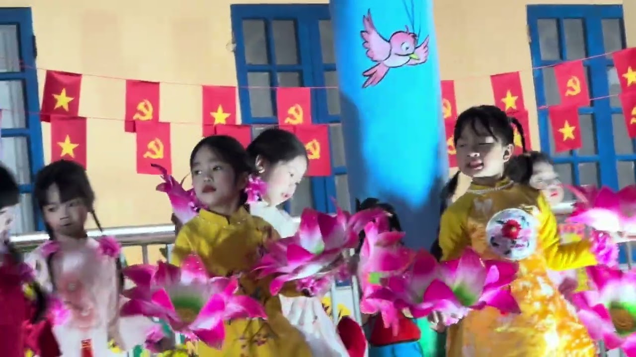 Múa lớp 5 tuổi A thuỵ văn