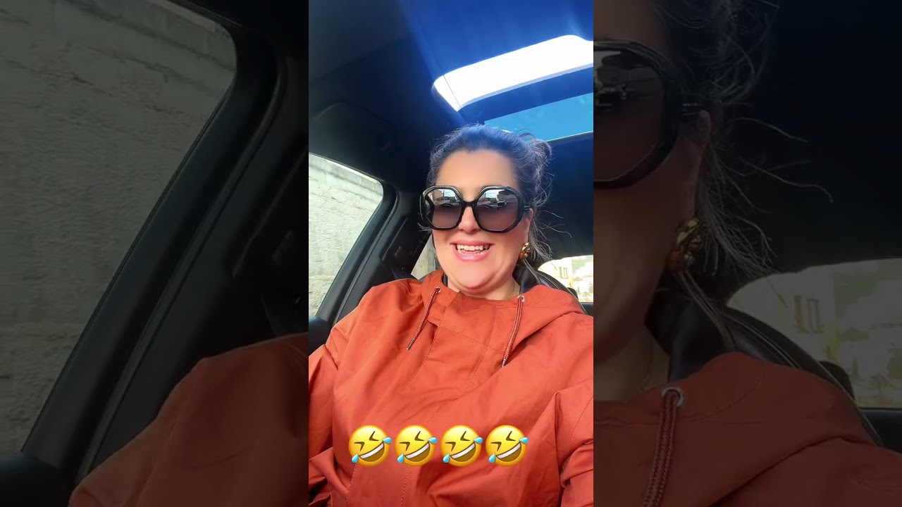 Biba Michelet fait une balade avec sa belle voiture 