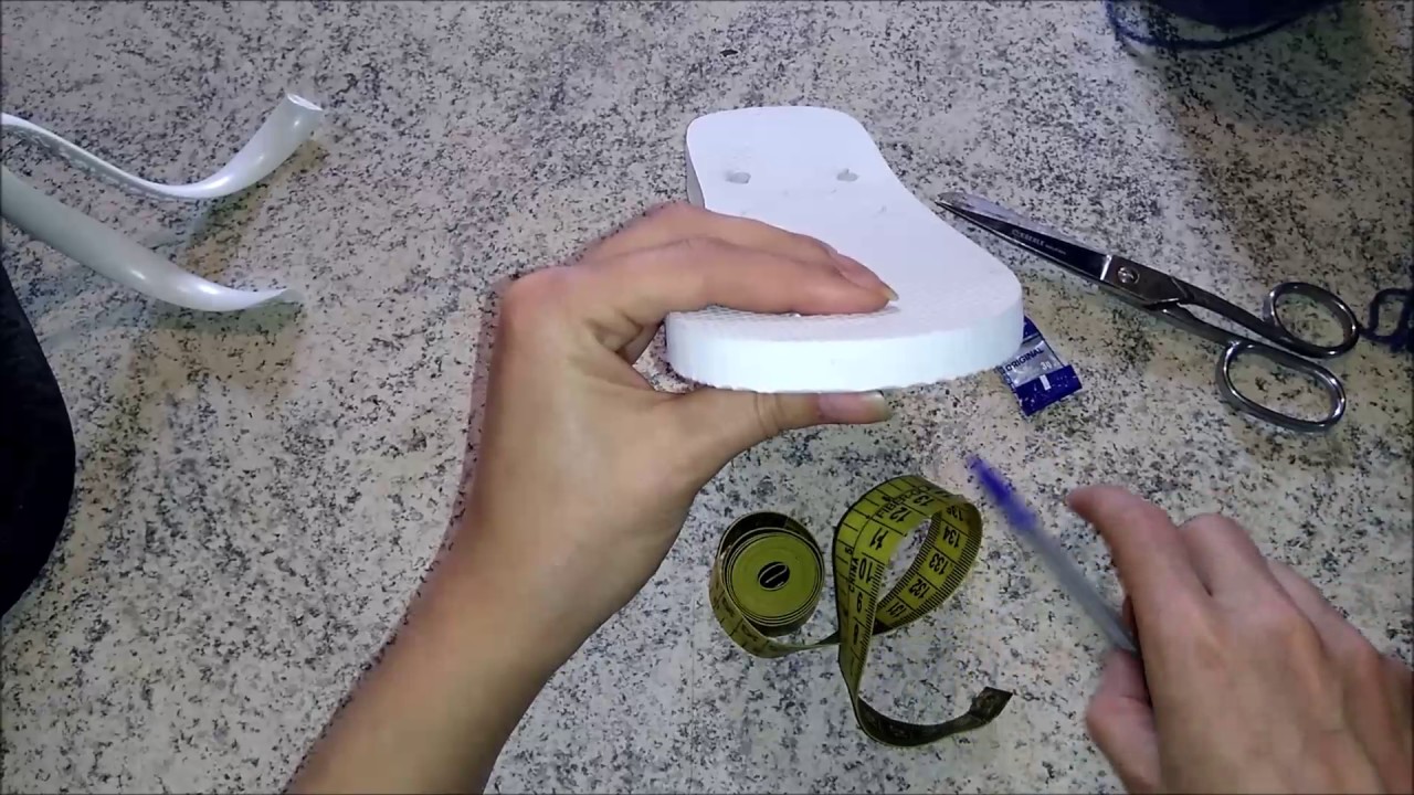 Bota em crochê com solado de havaianas