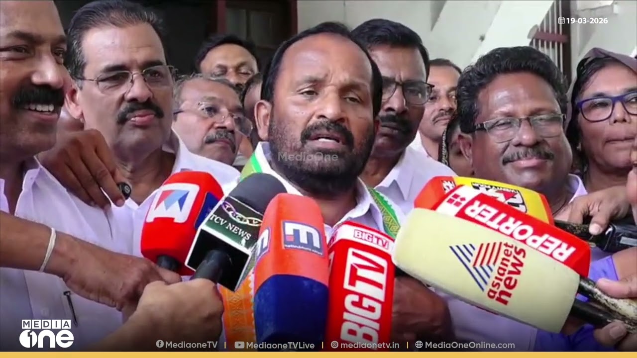 ഒന്നേ മുക്കാല്‍ പവന്റെ സ്വര്‍ണ്ണവള യുഡിഎഫ് സ്ഥാനാർഥി ടി.എന്‍ പ്രതാപന് ഊരി നൽകി പഞ്ചായത്ത് പ്രസിഡന്റ്
