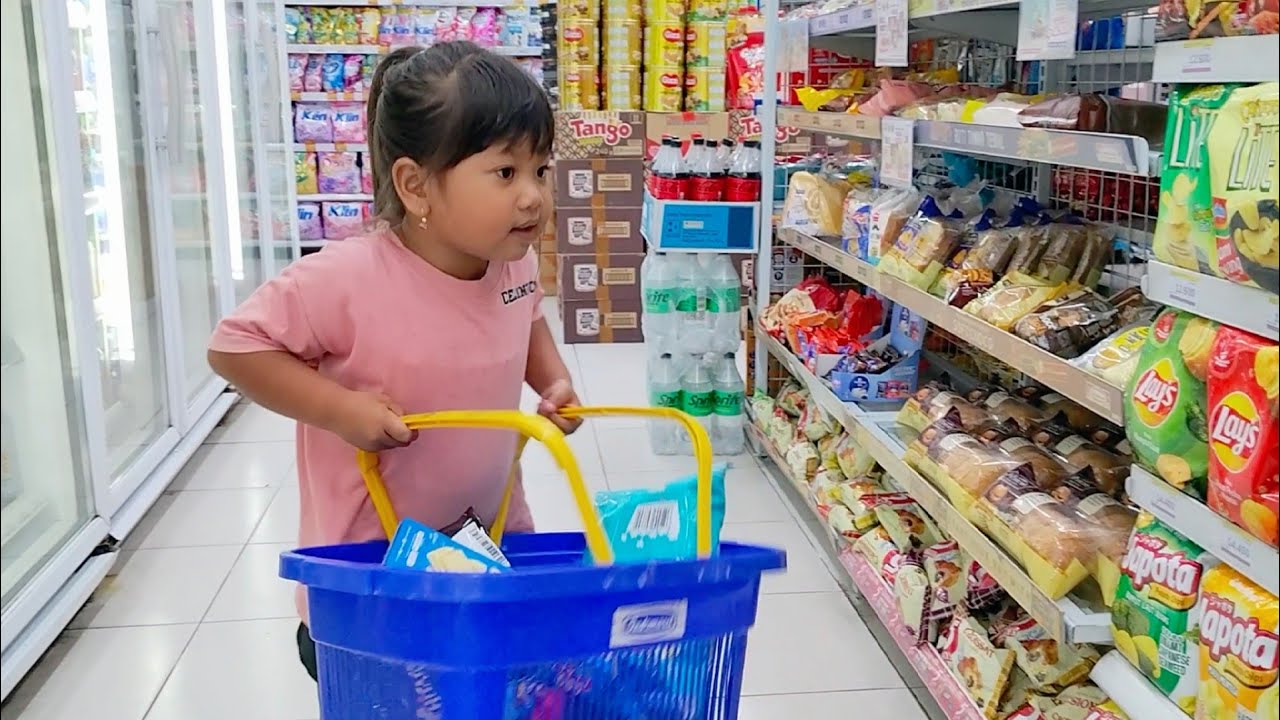 DRAMA SHELLIN BELANJA DI INDOMARET SERBA WARNA BIRU || BERBURU JAJANAN VIRAL
