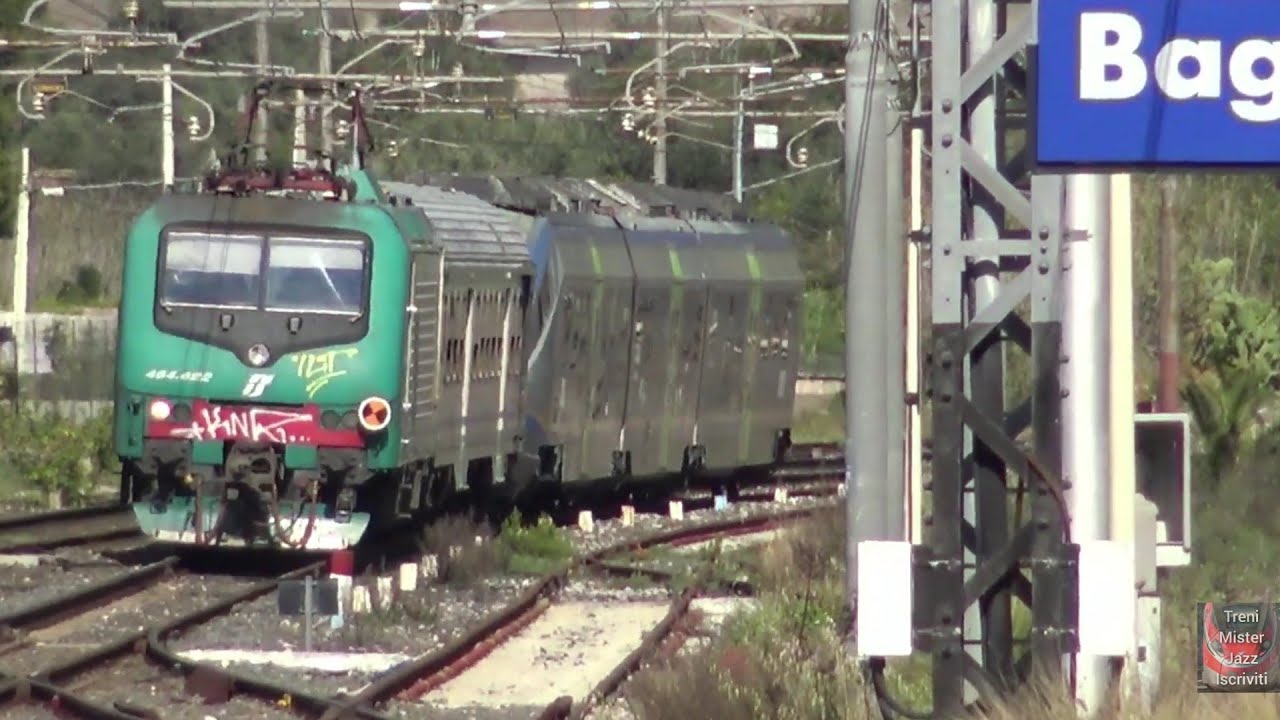 Treno minuetto trainato da una locomotiva E 464 622 e semipilota tipo passante. Altri transiti .