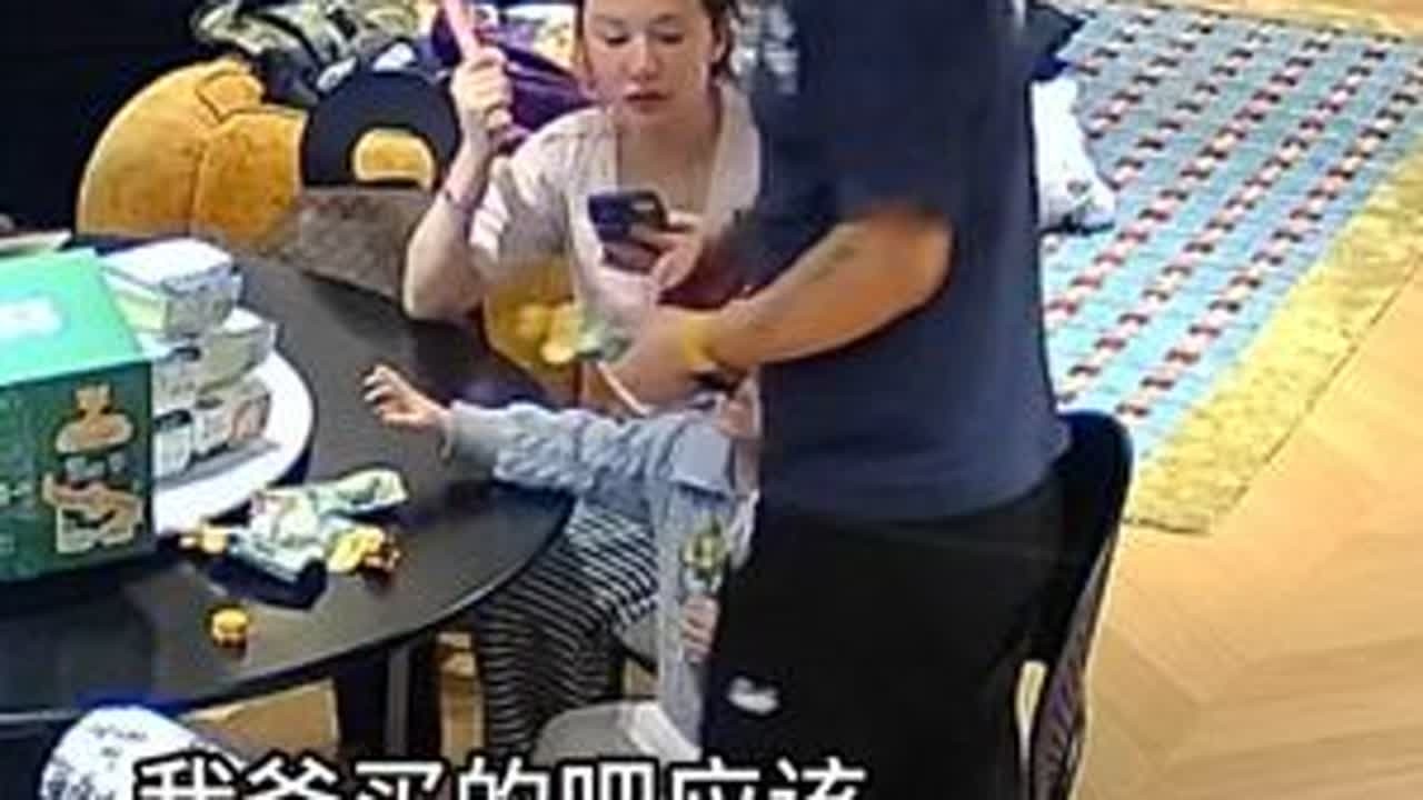 公婆的退休工资都花在两孩子身上了 平常不舍得给自己买贵的东西，给孩子买东西从来不看价格。 #养娃日常#公婆的爱#宝宝馋了酸奶#天价酸奶
