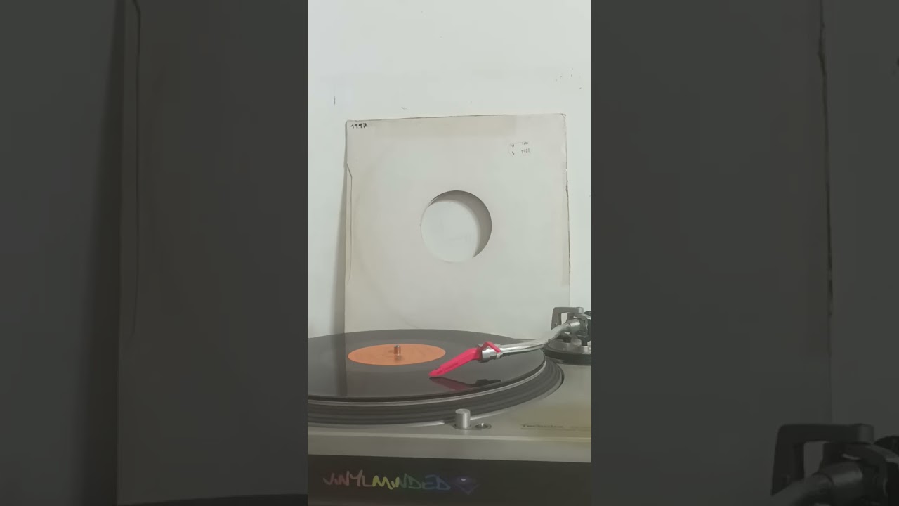 1997 hard-trance MAGNIFICENT 4 ok partypeople...(Me & Mr Jones mix)