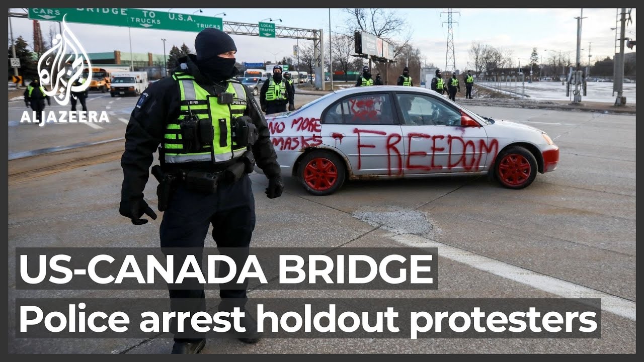 Canada police arrest holdout protesters at US-Canada bridge