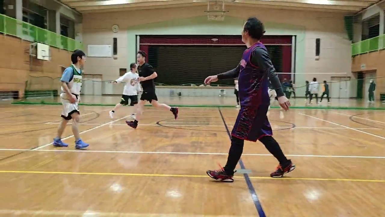 火曜ヤング対シニア1試合目4クォーター
